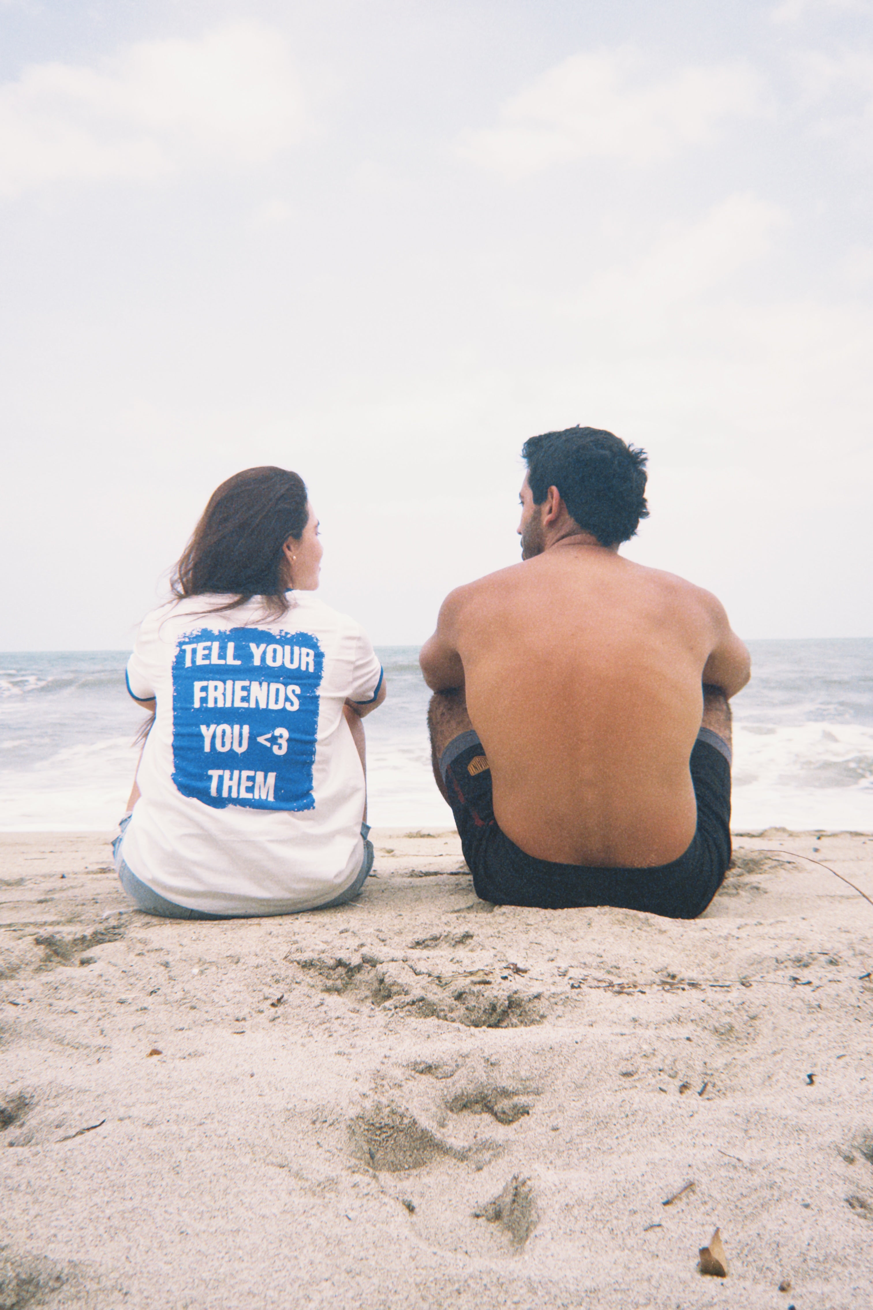 Camiseta "Tell your friends you <3 them"