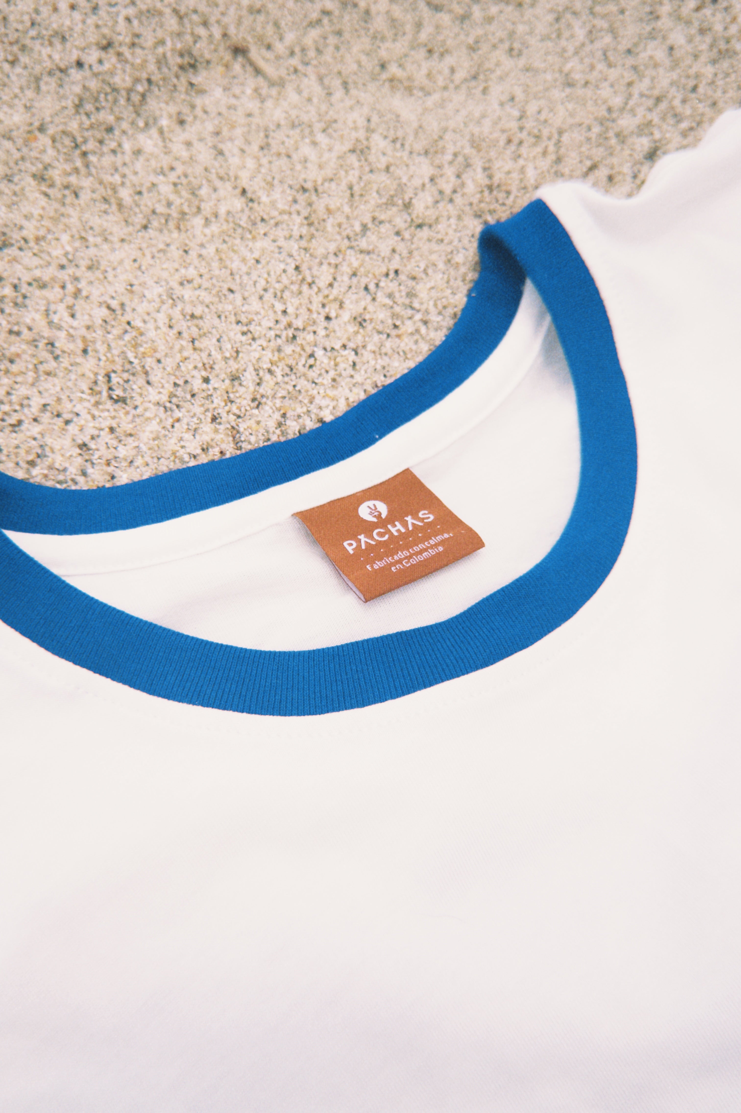 Camiseta "Tell your friends you <3 them"