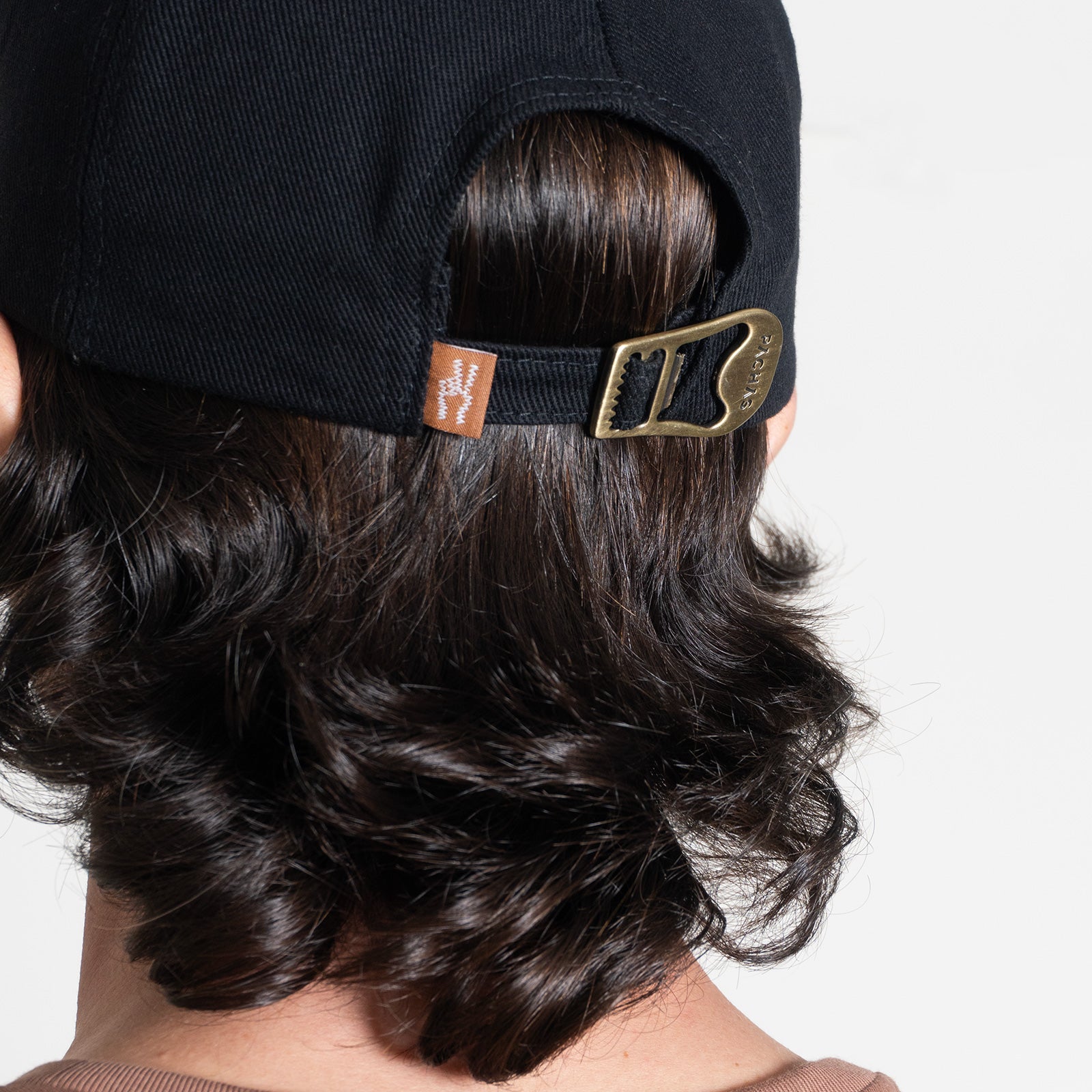 Gorra "Icono" Pachas Negra con destapador