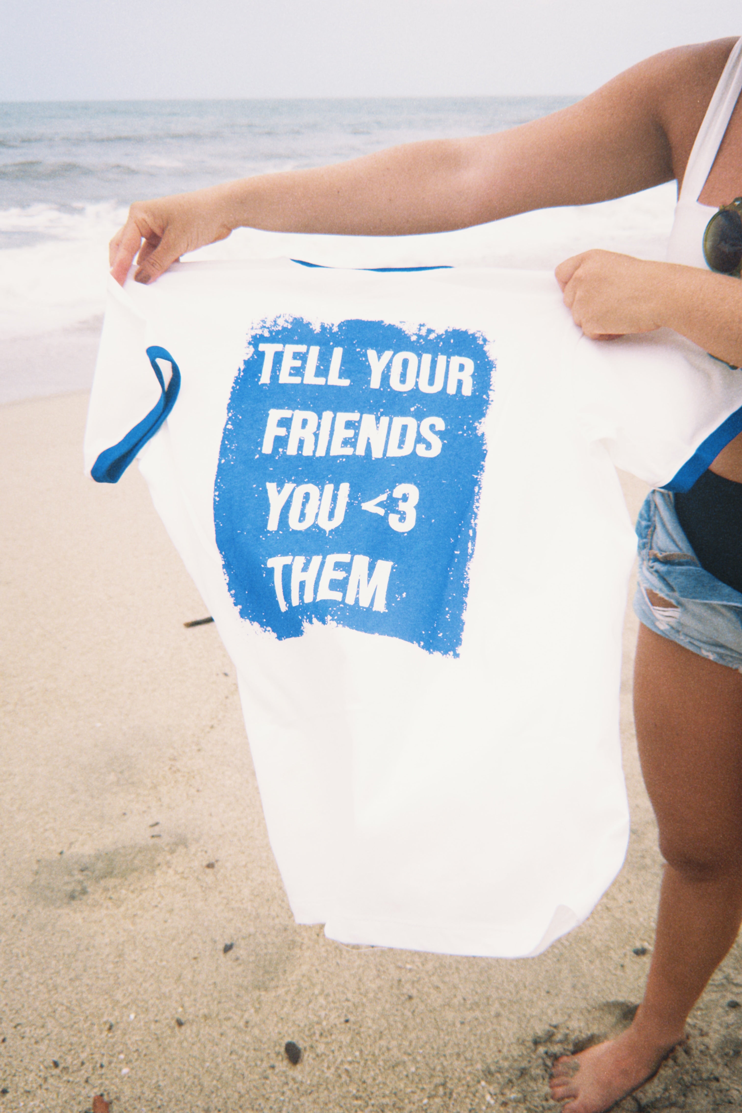 Camiseta "Tell your friends you <3 them"