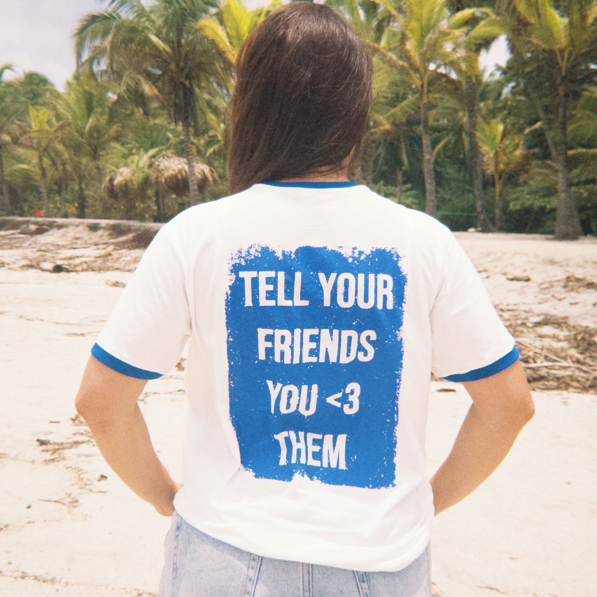 Camiseta "Tell your friends you <3 them"