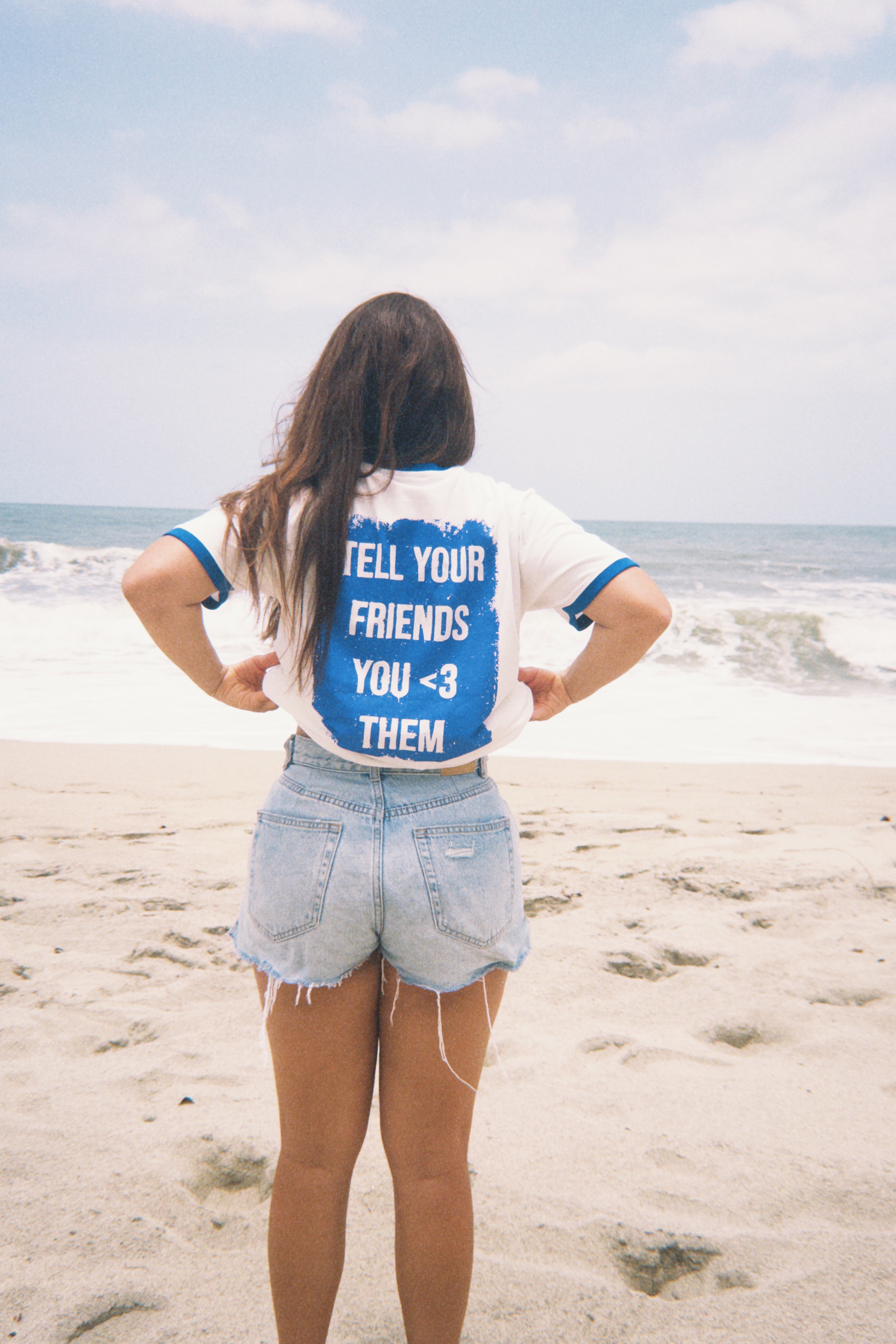 Camiseta "Tell your friends you <3 them"