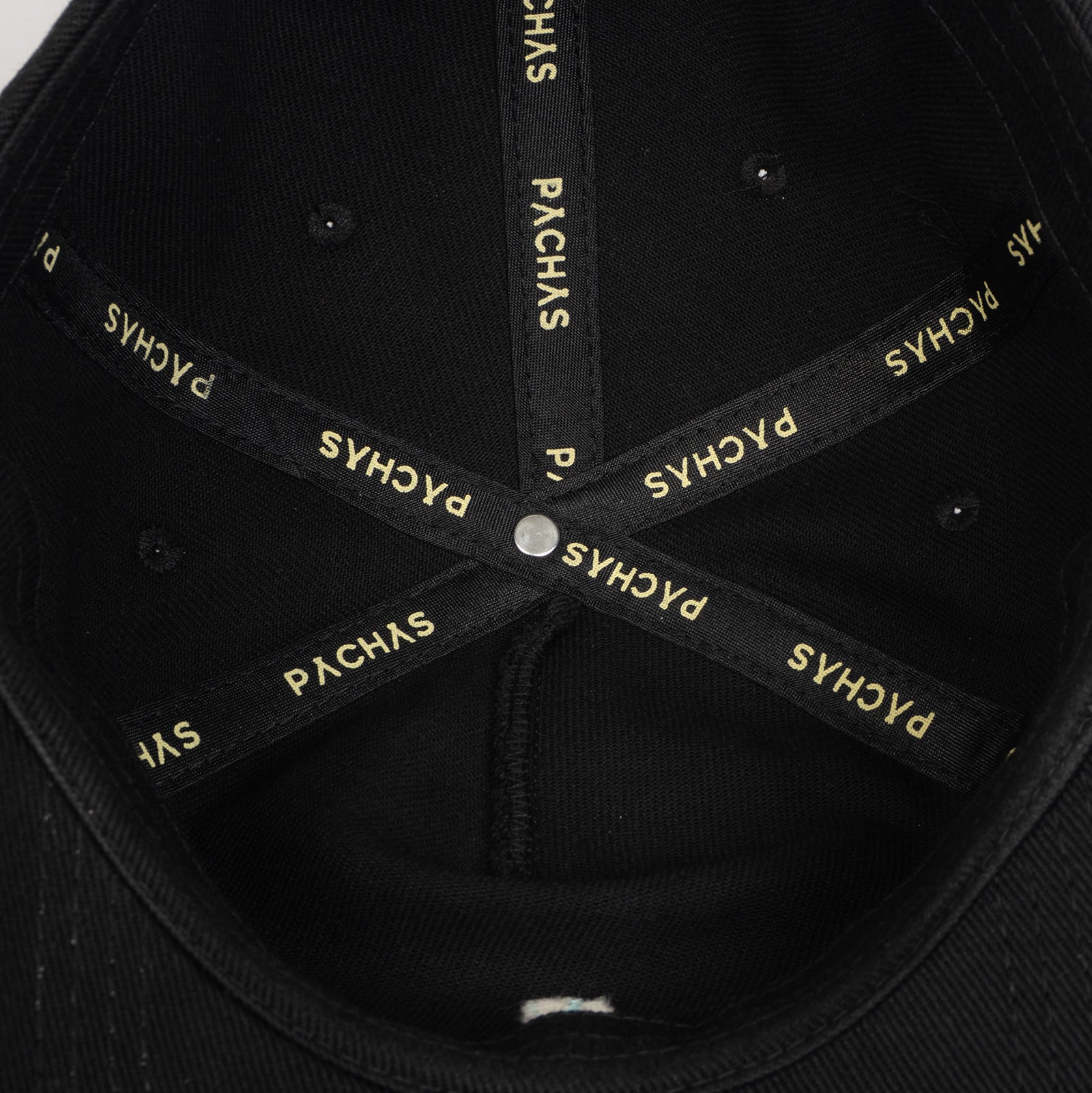 Gorra "Icono" Pachas Negra con destapador