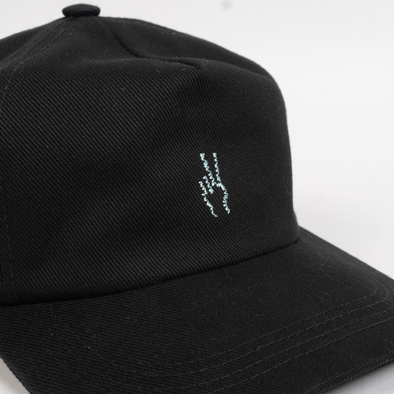 Gorra "Icono" Pachas Negra con destapador