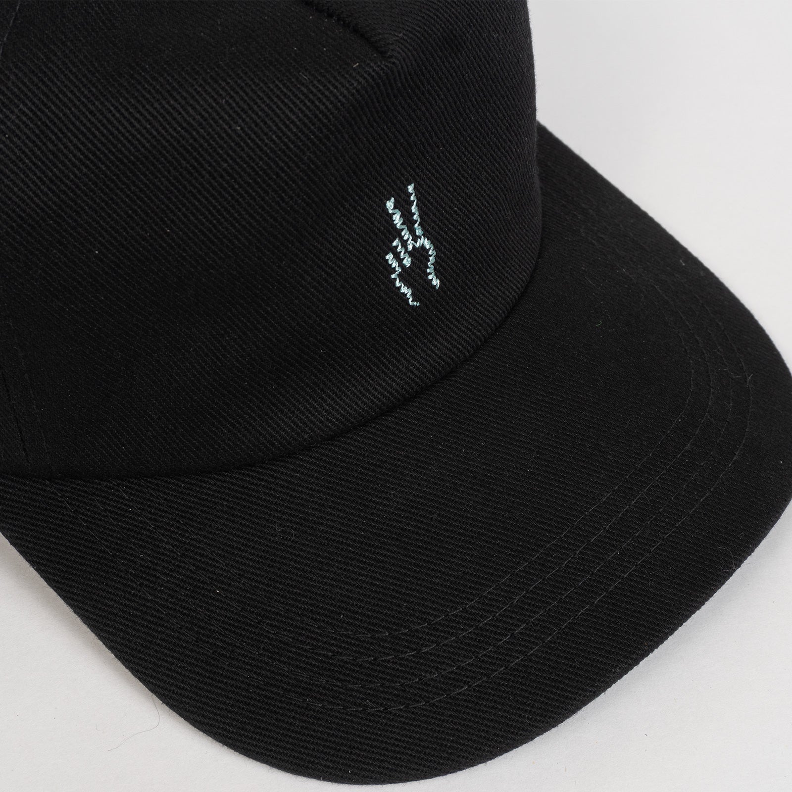 Gorra "Icono" Pachas Negra con destapador